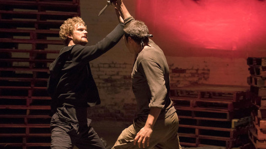 سریال مشت آهنین - فصل ۱ - قسمت ۶