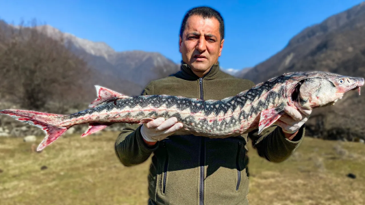 سریال آشپزی روستایی در دل طبیعت - فصل ۱ - ماهی خاویار سنگی