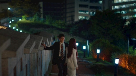 سریال بازگشت قاضی - فصل ۱ - قسمت ۹ - اگر جانم را به خطر بیندازم، اجازه ورود می‌دهی؟ آیا جانم را نجات می‌دهی؟