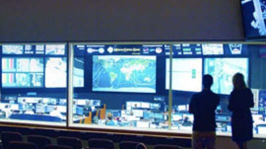 سریال در میان ستاره ها - فصل ۱ - قسمت ۳ - راهپیمایان فضایی