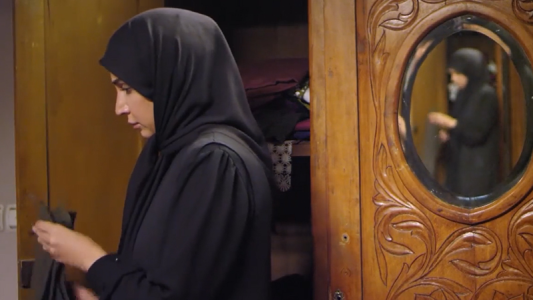 سریال بیگانه‌ای با من است - فصل ۱ - قسمت ۲۸