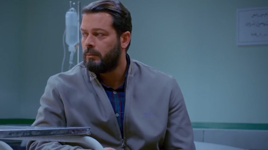 سریال بیگانه‌ای با من است - فصل ۱ - قسمت ۳