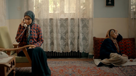 سریال بیگانه‌ای با من است - فصل ۱ - قسمت ۸