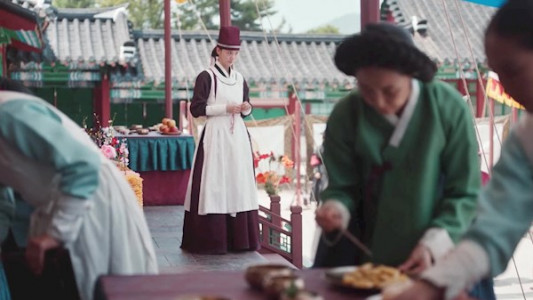 سریال نوش جان اعلیحضرت - فصل ۱ - قسمت ۱۱ - دوره شماره ۱۱ پای گوجئولپان با گوشت سویا و بادمجان