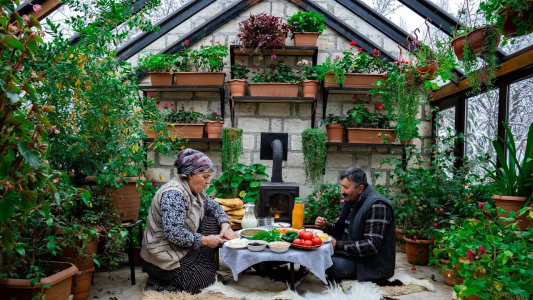 سریال زندگی روستایی - آشپزی در طبیعت - فصل ۱ - صبحانه سنتی آذربایجان، نان و تخم مرغ تنوری