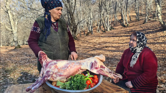 سریال زندگی روستایی - آشپزی در طبیعت - فصل ۱ - پخت بره کامل در سس گوجه فرنگی