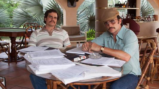 سریال نارکوز - فصل ۱ - قسمت ۴ - کاخ در شعله‌ها