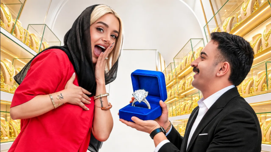 سریال ولاگ با عمو تئوری - فصل ۱ - بالاخره برای نازنین حلقه الماس خریدم!