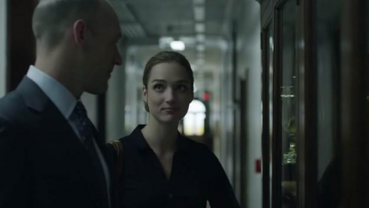 سریال خانه پوشالی - فصل ۱ - قسمت ۸