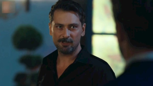 سریال غریبه ای در آینه - فصل ۱ - قسمت ۱