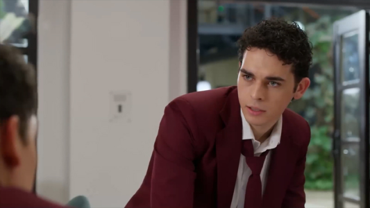 سریال گل‌های برفی - فصل ۱ - قسمت ۵