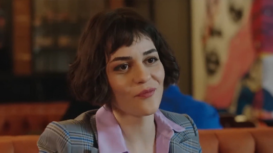 سریال اسم من فرح است - فصل ۱ - قسمت ۱۲