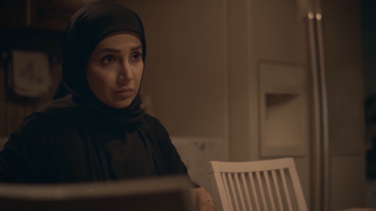 سریال بیگانه‌ای با من است - فصل ۱ - قسمت ۱۶