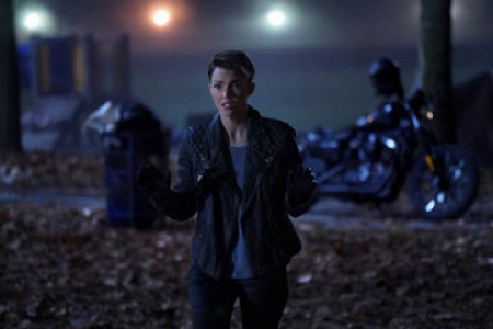 سریال بت وومن - فصل ۱ - قسمت ۱۱ - هدیه ای برای تولد