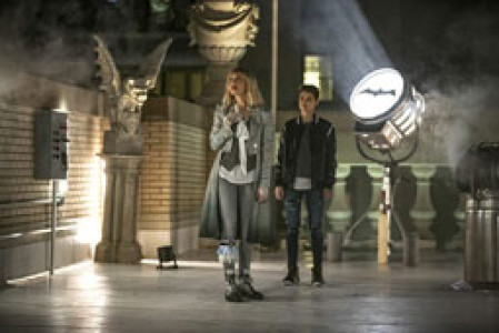 سریال بت وومن - فصل ۱ - قسمت ۳ - پایین پایین پایین