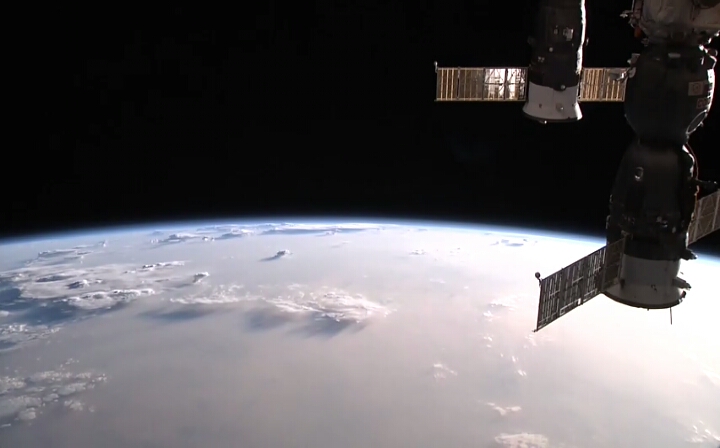 اسکرین شات 2 برنامه ISS Live Now: Live Earth View