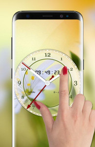 اسکرین شات 3 برنامه Flower Clock Live Wallpaper