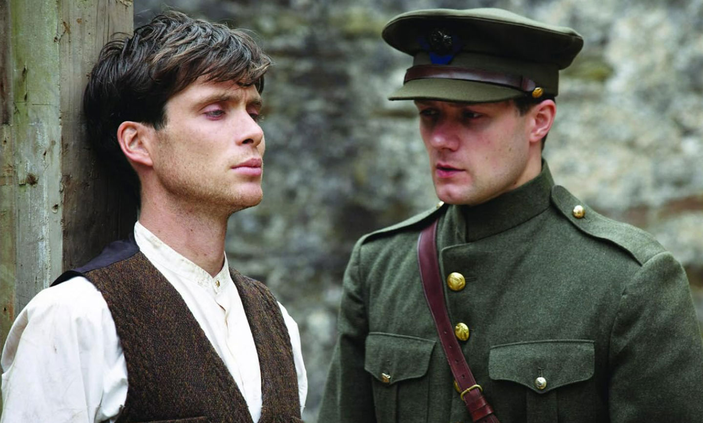 «بادی که در مرغزار می‌وزد» یک درام جنگی به کارگردانی کن لوچ است که وقایع آن در جریان جنگ استقلال ایرلند (1919-1921) و جنگ داخلی ایرلند (1922-1923) روایت می‌شود